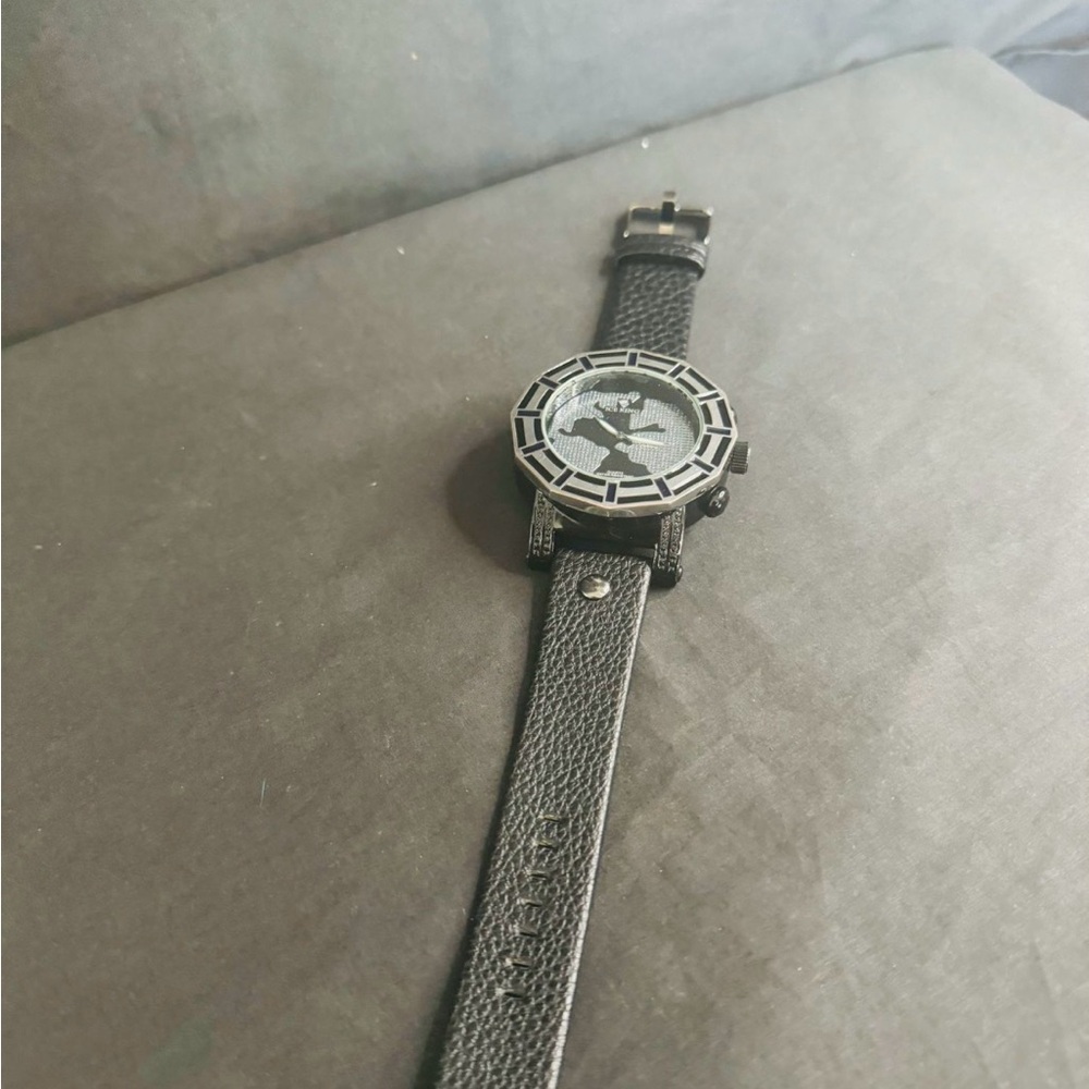 Black Textured Leather Strap Watch with Decorative Bezel - Picture 7 of 12